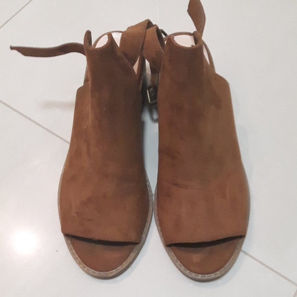 🛍️ faux suede booties - Picture 2 of 4